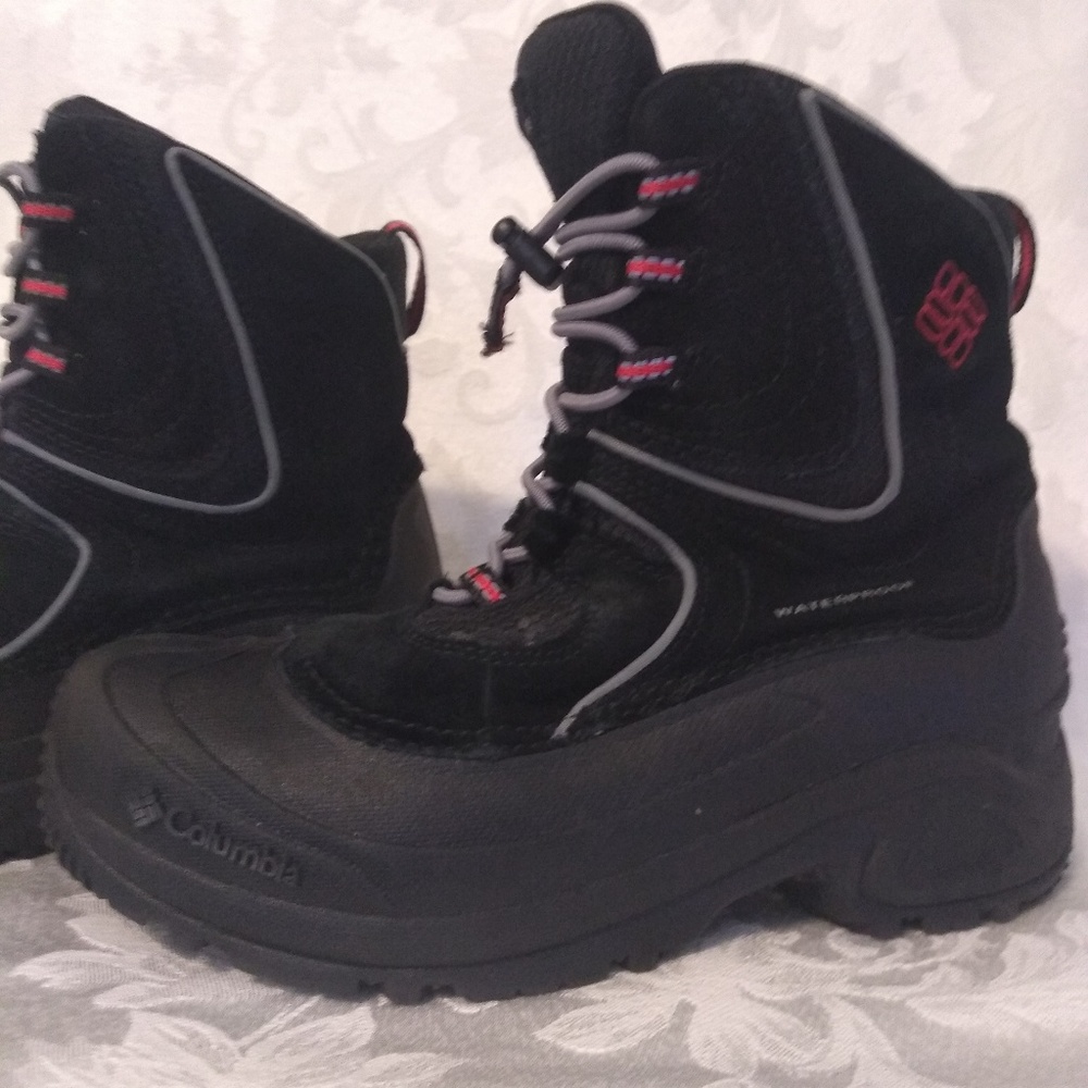 Columbia Youth Bugaboot lii Boys Snow Boots size 5